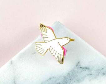 Flying Seagull Enamel Pin - Seagull Lapel Pin - Coastal Bird Pin - Bird Brooch - Bird Lover Gift - Seaside Pin - Seagull Pin - Seagull Badge