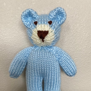 Handgemachter Teddybär gestricktes Plüschtier