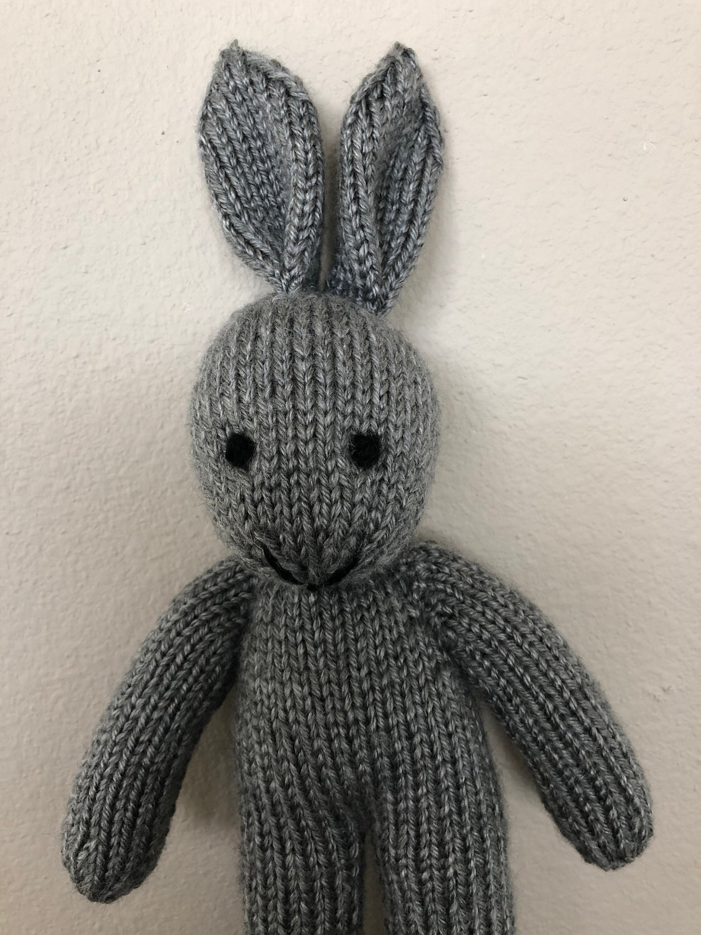 ハンドメイド ぬいぐるみ うさぎ ニット製 手作りニットうさぎ - ぬいぐるみうさぎの子供用ソフトトイ - 写真撮影