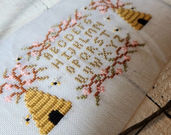 PDF Pattern / Small Bee Sampler Counted Cross Stitch Chart, Summer X Stitch Chart, Alphabet Cross Stitch Pattern, Floral Cross Stitch PDF