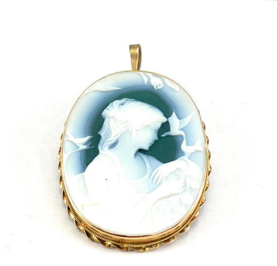 Antique 9ct Gold Carved Cameo Pendant / Brooch 3.8cm Long X 2.8cm (36)