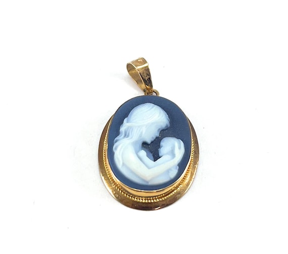 Antique 9CT Gold Carved Agate Cameo Pendant 2.3 cm X 1.7 (10)