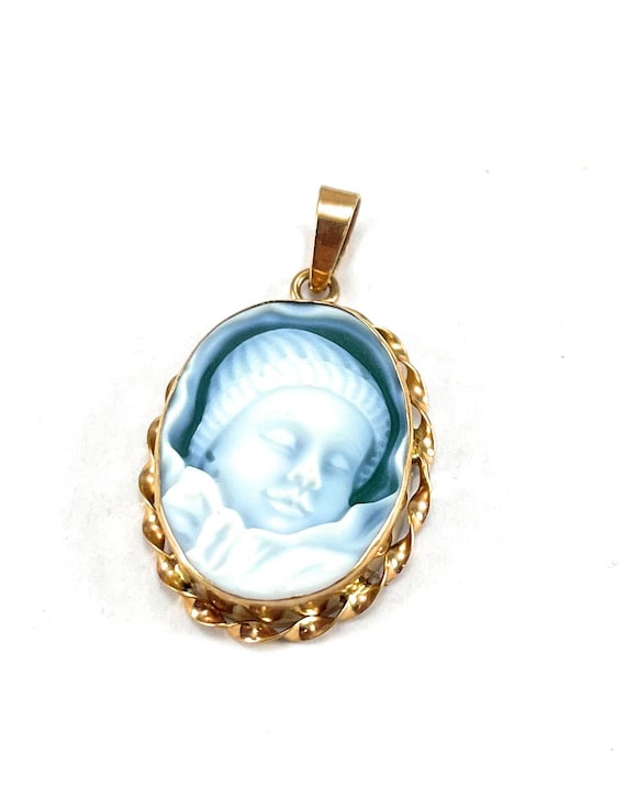 Antique 9ct Gold Carved Agate Cameo Pendant 2.1 cm X 1.6 (12)