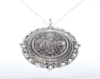 Colgante de moneda, Seis peniques de 1966 con cadena de plata de ley, collar tradicional
