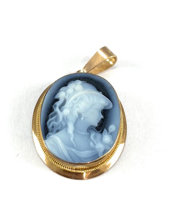 Antique 9ct Gold Carved Agate Cameo Pendant  2.1cm X 1.3 (14)