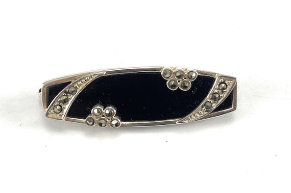 Sterling silver, onyx and marcasite brooch 4cm x 1.2