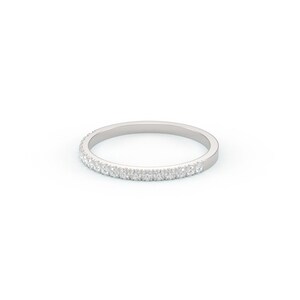 Pierścionek z diamentami na półwieczność/ Obrączka ślubna z diamentami/ Pierścionek z diamentami/ Cienka obrączka z mikro diamentami/ Minimalistyczny pierścionek z diamentami zdjęcie 6