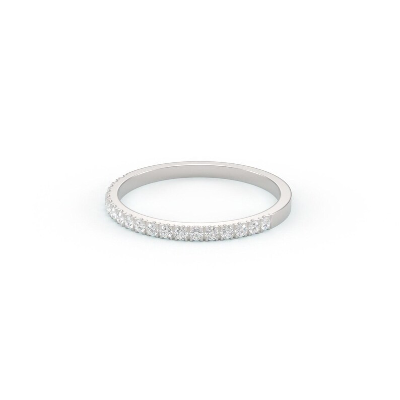 Pierścionek z diamentami na półwieczność/ Obrączka ślubna z diamentami/ Pierścionek z diamentami/ Cienka obrączka z mikro diamentami/ Minimalistyczny pierścionek z diamentami zdjęcie 6