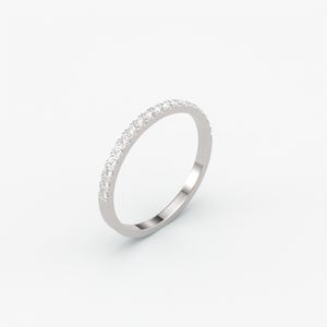 Pierścionek z diamentami na półwieczność/ Obrączka ślubna z diamentami/ Pierścionek z diamentami/ Cienka obrączka z mikro diamentami/ Minimalistyczny pierścionek z diamentami zdjęcie 5