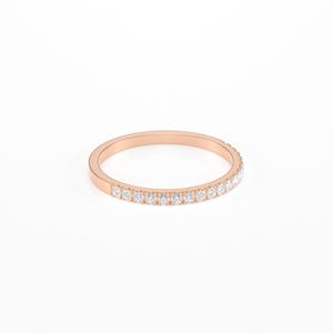 Pierścionek z diamentami na półwieczność/ Obrączka ślubna z diamentami/ Pierścionek z diamentami/ Cienka obrączka z mikro diamentami/ Minimalistyczny pierścionek z diamentami zdjęcie 9