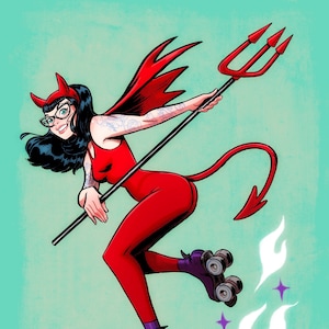 Puede incluir: Ilustración de una persona vestida de diablo, patinando. La persona lleva un mono rojo, cuernos y alas de diablo. Sostiene un tridente rojo y lleva patines morados. Llamas blancas y estrellas moradas siguen un fondo turquesa.