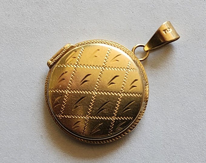 14K Solid Gold, Beautiful Locket Pendent..... Beautiful Design!