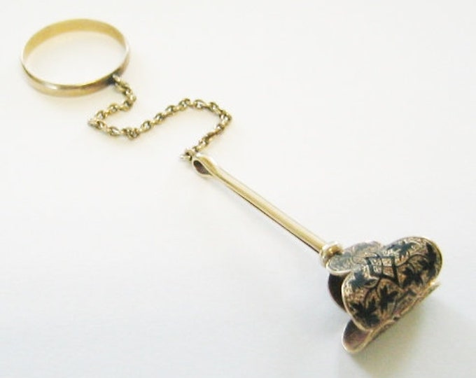 VICTORIAN.. 14K Yellow Gold and Enamel, Ladies Handkerchief... Hanky/Dress Holder With Finger Ring.
