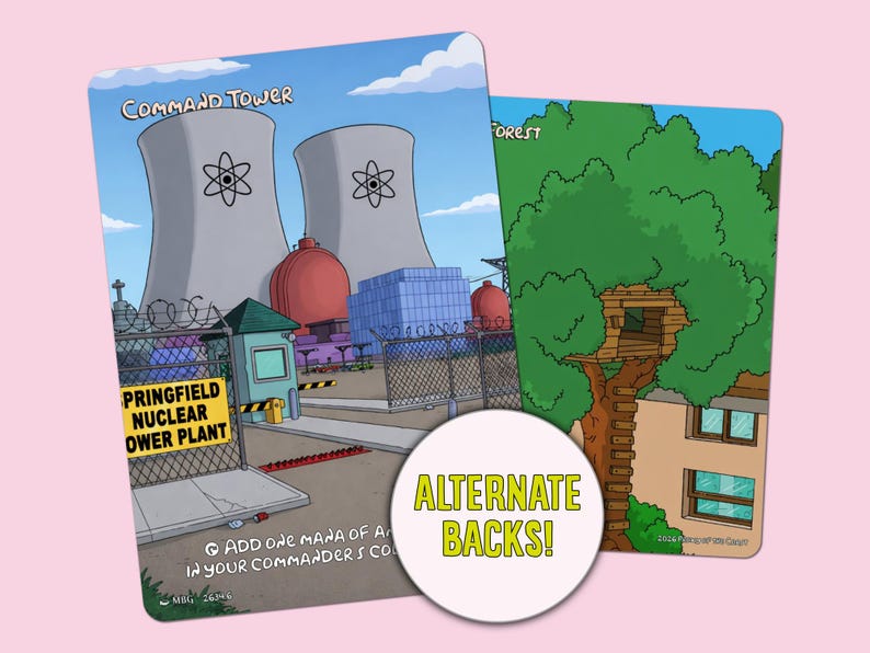 Op de afbeelding: Twee ge&iuml;llustreerde kaarten met cartoonafbeeldingen. E&eacute;n kaart toont een kerncentrale met de tekst "Command Tower" en "Springfield Nuclear Power Plant". De andere kaart toont een boomhut in een bos. Een cirkelvormige afbeelding leest "Alternate Backs!"