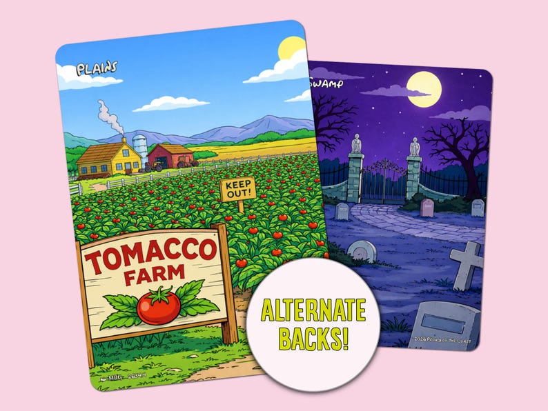 Op de afbeelding: Twee ge&iuml;llustreerde kaarten met alternatieve achterkanten. E&eacute;n toont een tabaksboerderij met een bord en een tomaat, de andere een spookachtige kerkhofsc&egrave;ne met volle maan. De tekst "Alternate Backs!" staat in een cirkel.