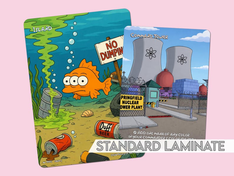 Op de afbeelding: Twee ge&iuml;llustreerde kaarten met cartoonsc&egrave;nes. E&eacute;n toont een oranje vis in vervuild water met een bordje "No Dumping". De andere toont een kerncentrale. De tekst "Springfield Nuclear Power Plant" is zichtbaar.