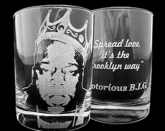 Vaso de whisky con la imagen grabada de Notorious B.I.G.