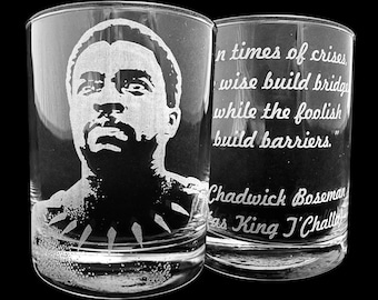 Chadwick Boseman Whisky grabado rocas vidrio