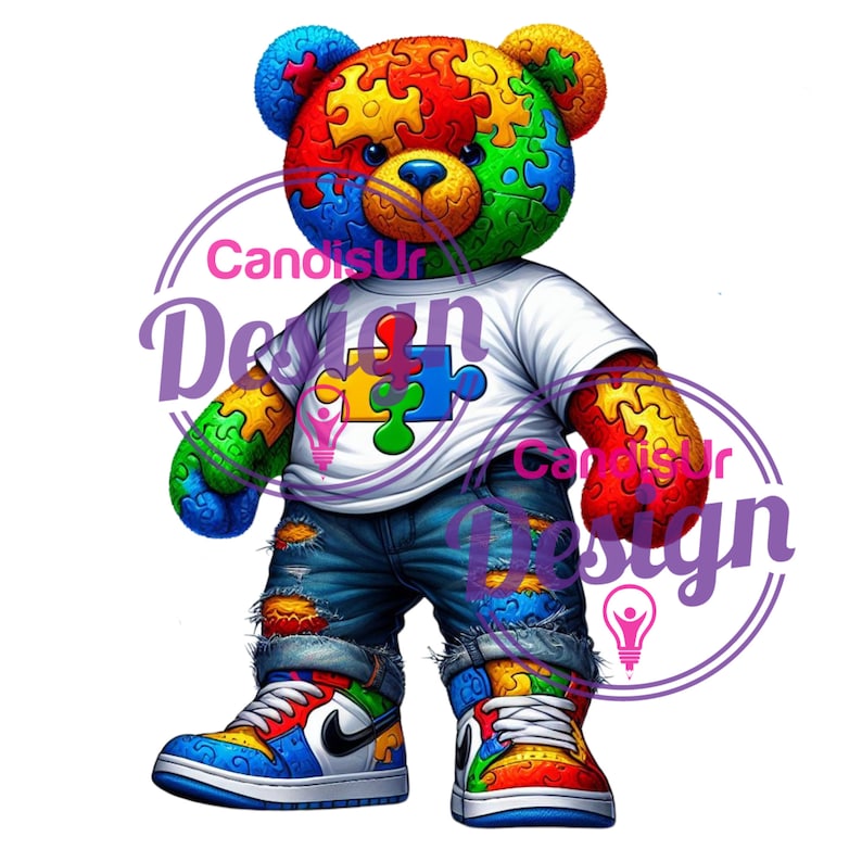 K&ouml;nnte beinhalten: Buntes Teddyb&auml;r-Design mit Puzzlemuster auf Kopf, Armen und Beinen. Der B&auml;r tr&auml;gt ein wei&szlig;es T-Shirt mit einem Puzzleteil-Grafik, zerrissene blaue Jeans und mehrfarbige Turnschuhe. Das Design enth&auml;lt den Text "CandisUr Design".