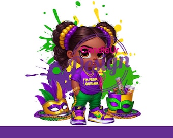 Puede incluir: Una ilustración de dibujos animados de una niña que lleva una camisa morada con el texto "I'm from Louisiana" y pantalones verdes. Lleva una máscara de Mardi Gras morada y dorada y sostiene una taza con un collar de cuentas de Mardi Gras verde, morado y dorado. El fondo es un patrón de salpicaduras verdes y amarillas.