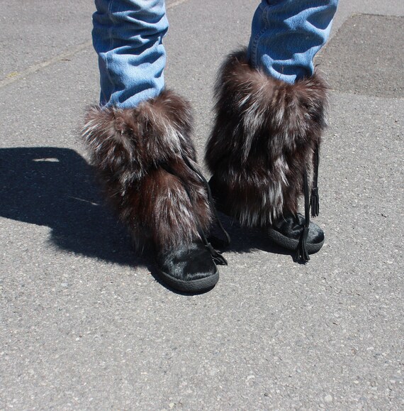Fourrure de raton laveur véritable vintage des années 90 de neige / Ski / hiver / Jeti bottes imitation peau de poney | Jolie Et Colorée
Fourrure de raton laveur véritable vintage des années années années 90 de neige / Ski / hiver / Jeti bottes imitation peau de poney | Jolie Et Colorée
da6f27