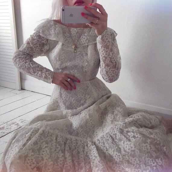 Vintage 1950s Cream Lace Wedding Dress