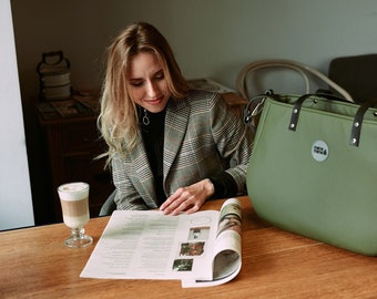 Elegante Laptoptasche für Arbeit Große Umhängetasche aus Kunstleder mit Naturledergriffen Moderne Handtasche mit Riemen Olive