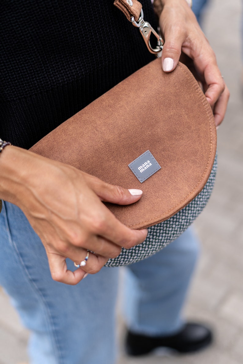 Cinnamon Brown Eco Suede Small Cross Body Vegan Bag zdjęcie 3