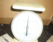 American Family Scale - 30 Lbs by Ounces -Yellow Painted Metal body Nursery Scale with white dial and glass face - zeroing dial