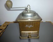 Zassenhaus Coffee Grinder - Great Condition - Natural wood grain version - Kaffee - sliding top load lid - wood catch drawer