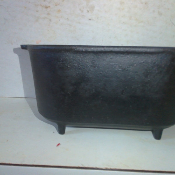 Cast Iron Ham Boiler - great condition antique (1884) tub shaped oval pan = 9.25" x 4.8" at 4.25" high rim - elevated form w 4 small legs