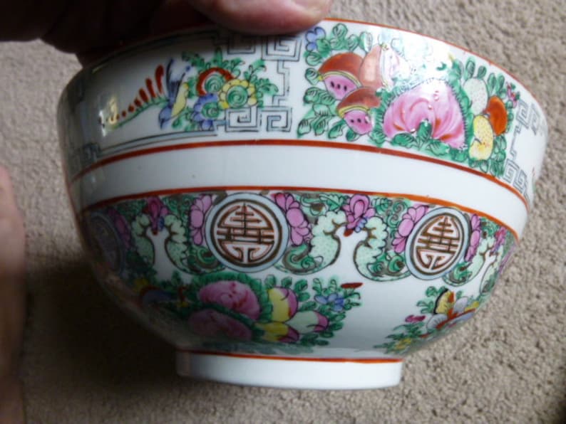 Gorgeous Quinlong era large decorative polychrome bowl with vivid detailed garden scenes of birds insects and flowers