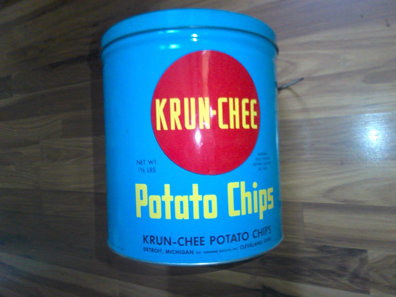 Krun-Chee Potato Chips 1960s 1.5 Lb Magic-Pak tin with great graphics and colors 11 h x 10 diam. Tin NO RUST image 2