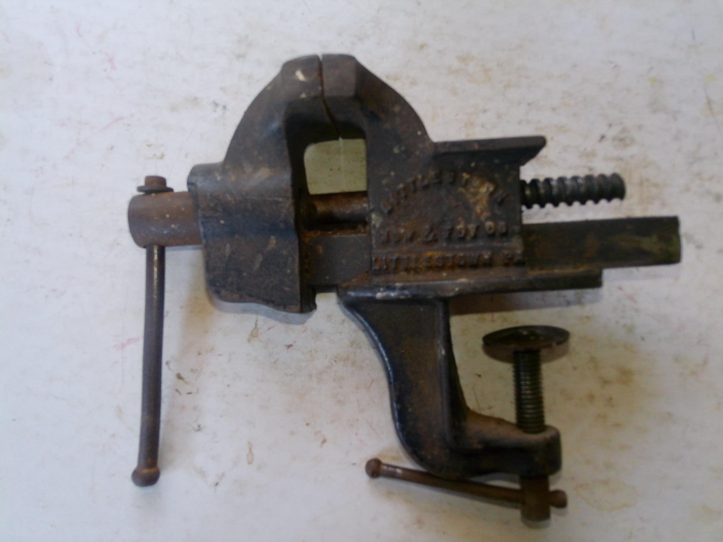Table Mounted Work Vise - 192/30s Littlestown #3 Cast Iron Form