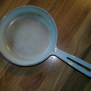 Prizer Ware Enamel Cast Iron Frying Pan or Skillet - 8.75" diam. at edge rim-1.6" deep - 14.5" at handle - teal/turquoise color