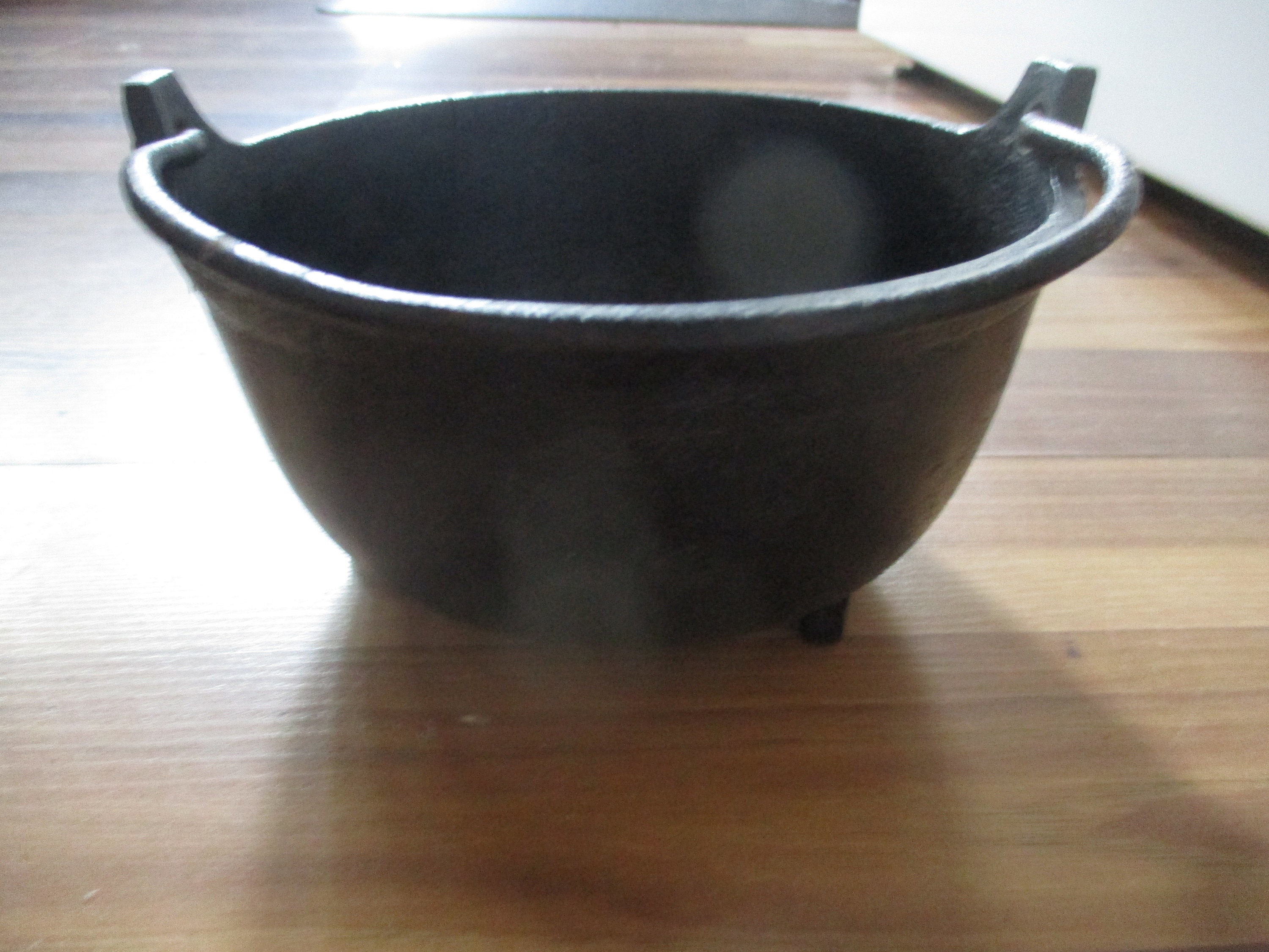 Cast iron #2 Bean pot Potjie Flat Bottom Dutch oven