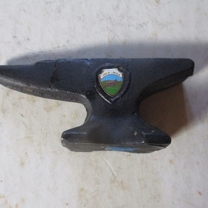 Cast Iron Anvil - Miniature jewelers form in great condition 4.5&quot; long anvil 1.75&quot; high w Land of Lincoln (Illinois) crest