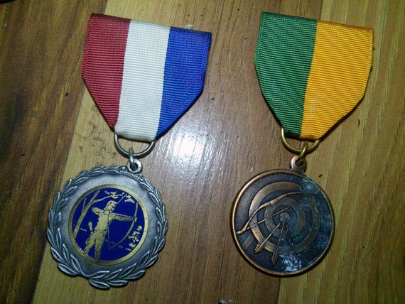 Archery patches and pin set - 6 patches from 1.5"… - image 3