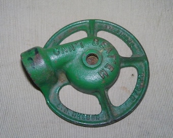 Nelson Cast iron Garden Sprinkler - Can't Beat'em - 4.25" diam. x 1.25" deep
