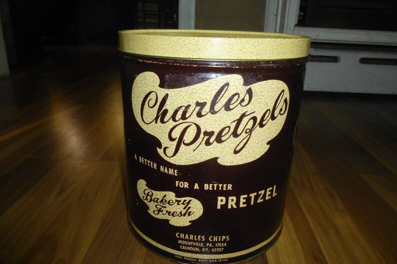 PA 1950s vintage 1 LB Tin and advertising based Mussers Potato Chips