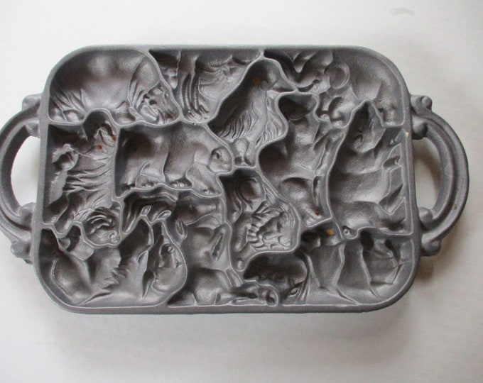 John Wright Cast Iron Animal Puzzle Cornbread Pan Mold 1986 Makes