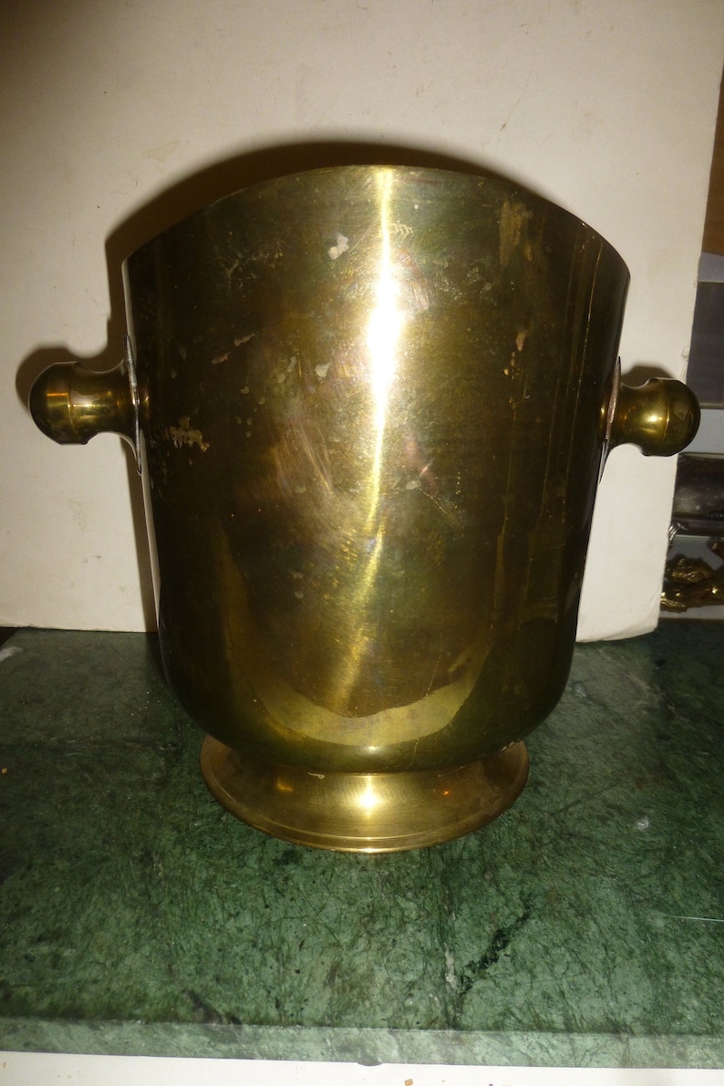 Brass Champagne and Ice bucket fun and functional style in great condition perfect for bar or a mid-mod counter top container