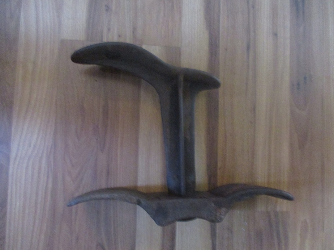 Bootmaker Anvil O-M-F Cast Iron Cobblers and Shoemakers Anvil Set - Base and 2 Way Shoe ...