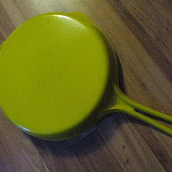 Le Creuset Skillet Frying Pan - vintage sunburst yellow form with rippled drip bottom - 17" x 11.5" x 1.75" deep - non-stick