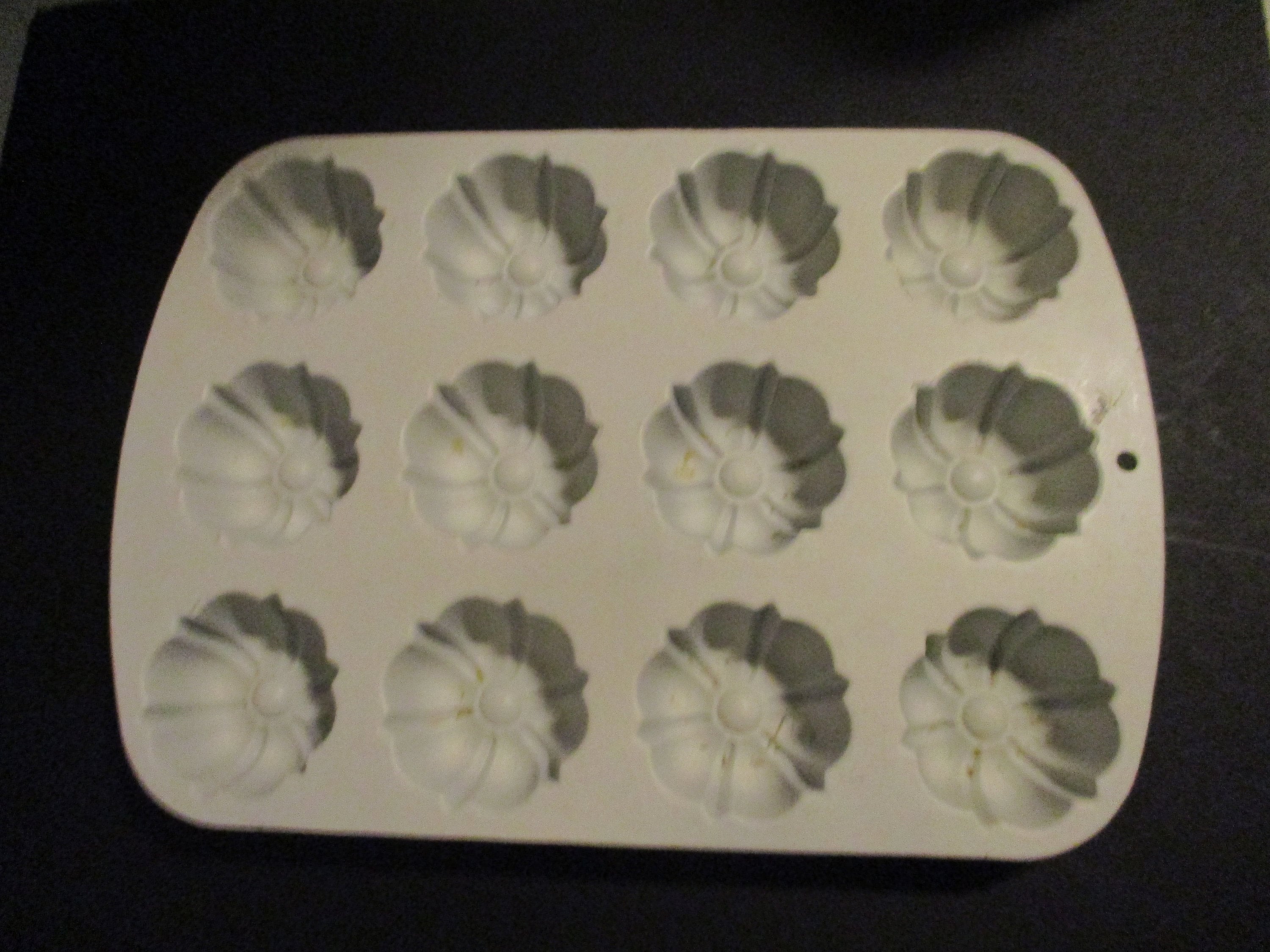 NORDIC WARE BUNDT 12 FLUTED MUFFIN PAN Orange 13 1/2” X 9 1/2” #50700