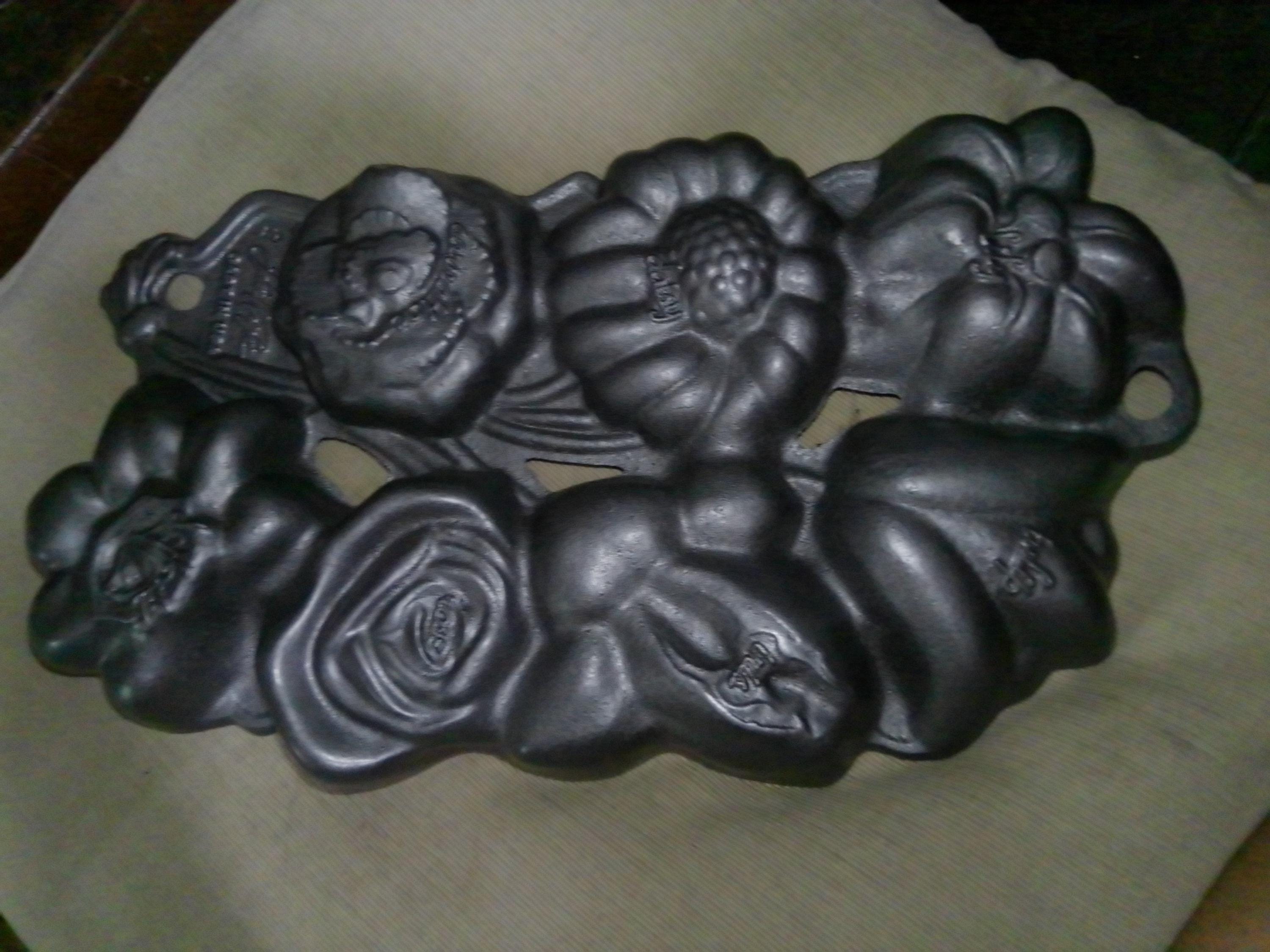 John Wright Iron Muffin Pan - Etsy