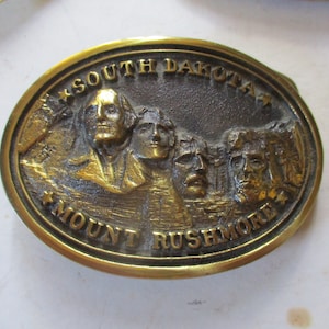 South Dakota Mount Rushmore -Large Brass Belt Buckle -2.5&quot; x 3.5&quot; brass buckle - Heritage Mint Limited Edition w/ pouch and history