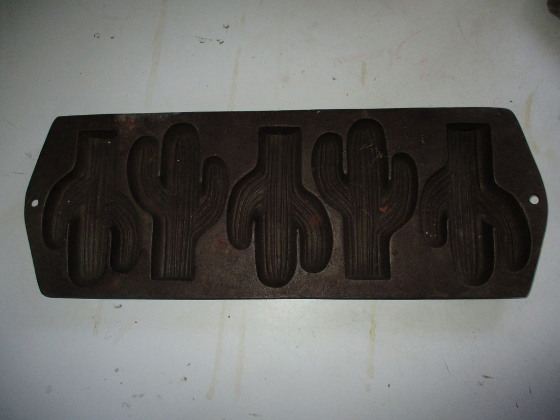 Lodge Cast Iron Cactus Cornbread Pan 5 Saguaro Cactus Shaped Etsy UK