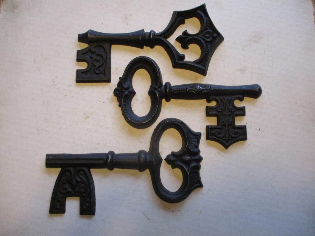 Skeleton Keys - Set of 3 Oversized Cast Metal Faux Keys for Wall Decor ...