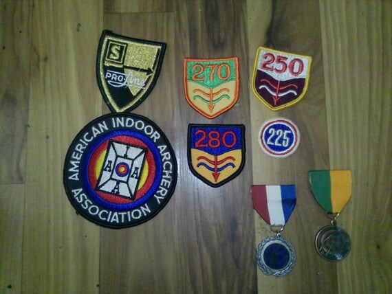 Archery patches and pin set - 6 patches from 1.5"… - image 1